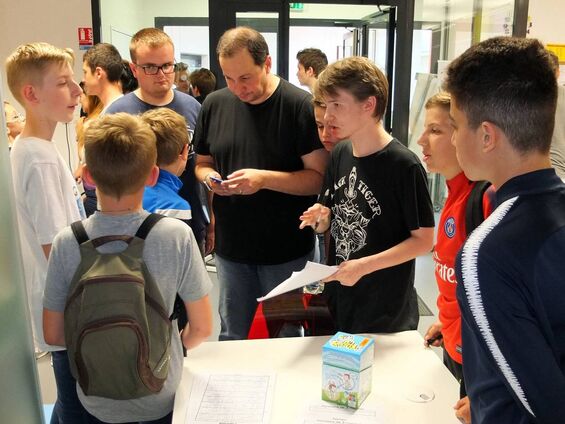 Tous concentrés autour de l'animateur Tous concentrés autour de l'animateur