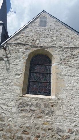 Mur de l'église de Gizy après l'intervention du chantier